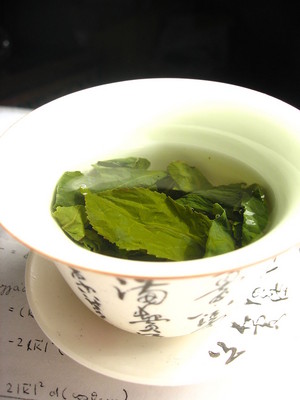 Tea leaves steeping in a zhong Äaj 05